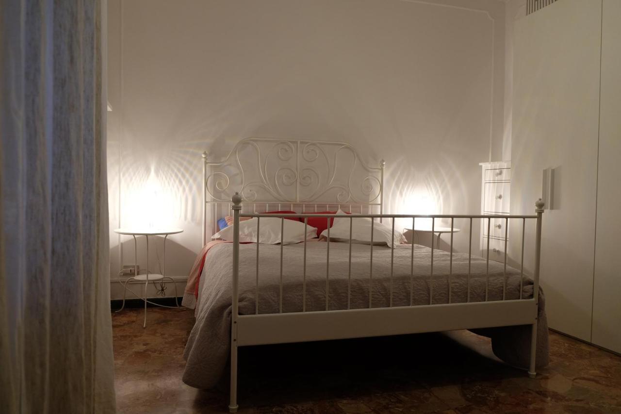 Spaziosa Matrimoniale Nel Centro Di Modena公寓 外观 照片